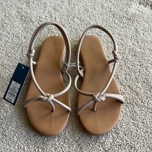 NWT tan sandals 🩴